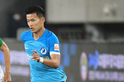 【中超】林良铭破门曼佐基红牌 十人大连2比1胜深足